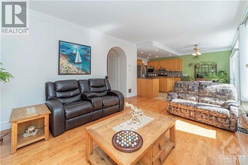 2220 Des Grands Champs Way, Ottawa, ON - Indoor Photo Showing Living Room