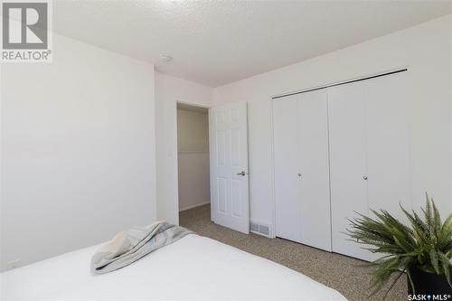 1303 145 Sandy Court, Saskatoon, SK - Indoor Photo Showing Bedroom