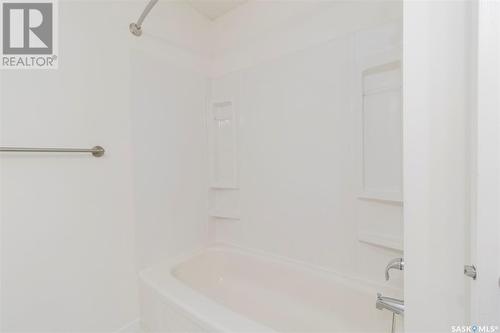 1303 145 Sandy Court, Saskatoon, SK - Indoor Photo Showing Bathroom
