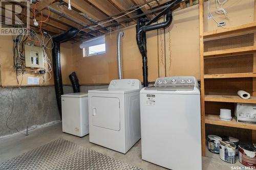 1303 145 Sandy Court, Saskatoon, SK - Indoor Photo Showing Laundry Room