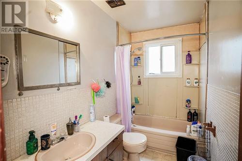 771 Burton Avenue, Sudbury, ON - Indoor Photo Showing Bathroom
