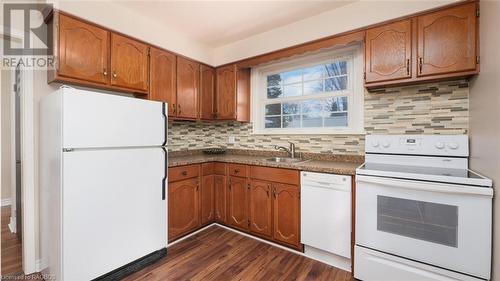 576 6Th Street W, Owen Sound, ON - Indoor Photo Showing Kitchen