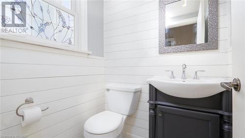 576 6Th Street W, Owen Sound, ON - Indoor Photo Showing Bathroom