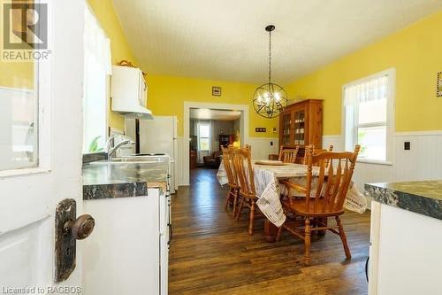 42 Bay Street S, Northern Bruce Peninsula, ON - Indoor Photo Showing Dining Room