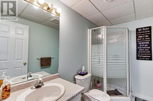 8 Eakins Crescent, Kawartha Lakes, ON - Indoor Photo Showing Bathroom