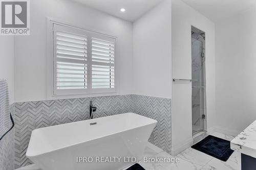 64 Grandville Circle, Brant, ON - Indoor Photo Showing Bathroom