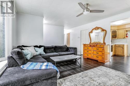 59 Blue Jay Boulevard, Georgina, ON - Indoor Photo Showing Living Room