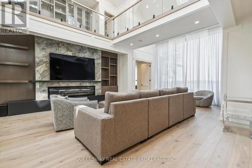 36 Pioneer Trail, Barrie (Innis-Shore), ON - Indoor Photo Showing Living Room