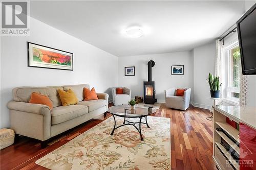 1282 Cornfield Crescent, Ottawa, ON - Indoor Photo Showing Living Room