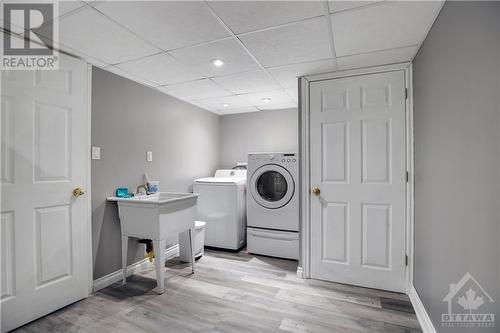 7442 Mitch Owens Road, Ottawa, ON - Indoor Photo Showing Laundry Room