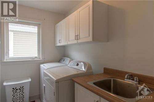 536 Golden Sedge Way, Ottawa, ON - Indoor Photo Showing Laundry Room