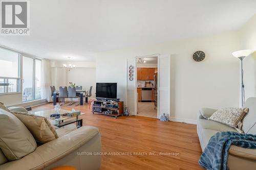 916 - 60 Pavane Linkway, Toronto, ON - Indoor Photo Showing Living Room