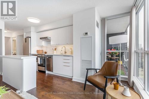 516 - 320 Richmond Street E, Toronto, ON - Indoor Photo Showing Kitchen With Upgraded Kitchen