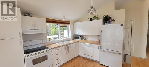 415 Main Road, Lewin'S Cove, NL - Indoor Photo Showing Kitchen
