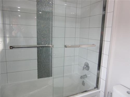 4PC BATH - 2141 Hunt Crescent, Burlington, ON - Indoor Photo Showing Bathroom