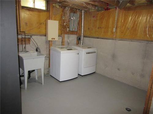 LAUNDRY ROOM - 2141 Hunt Crescent, Burlington, ON - Indoor Photo Showing Laundry Room