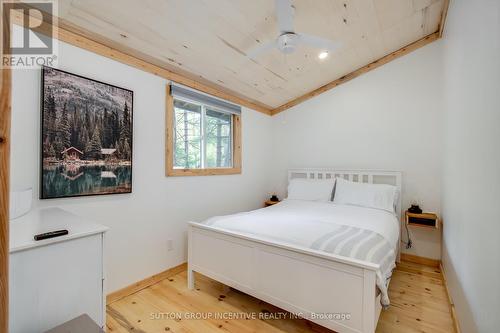 1954 South Beaver Lake Lane, Minden Hills, ON - Indoor Photo Showing Bedroom