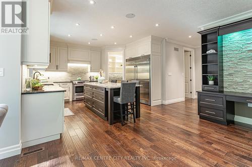 3553 Settlement Trail, London, ON - Indoor Photo Showing Kitchen With Upgraded Kitchen