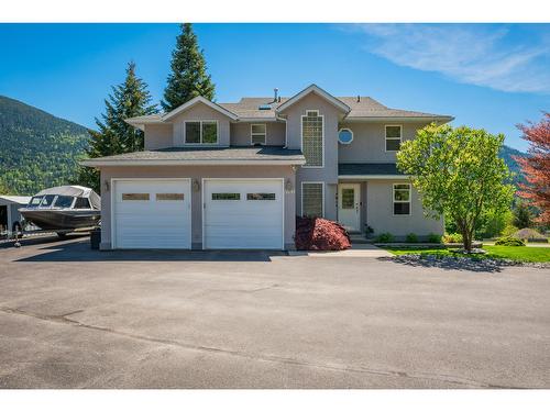 5839 Sunset Drive, Nelson, BC - Outdoor With Facade