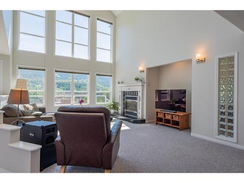 5839 Sunset Drive, Nelson, BC - Indoor With Fireplace