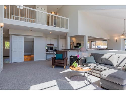 5839 Sunset Drive, Nelson, BC - Indoor Photo Showing Living Room