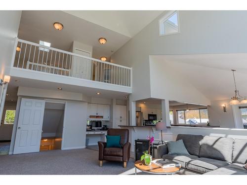 5839 Sunset Drive, Nelson, BC - Indoor Photo Showing Kitchen