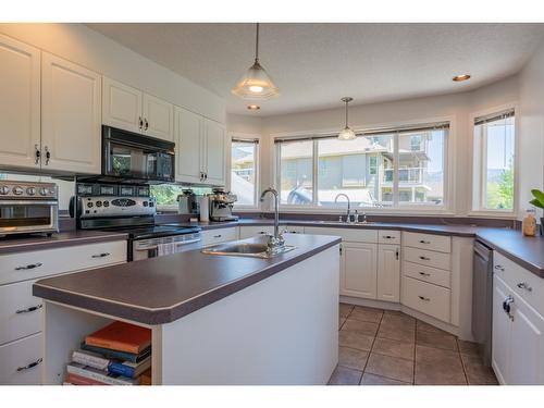 5839 Sunset Drive, Nelson, BC - Indoor Photo Showing Kitchen