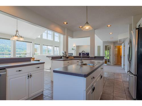 5839 Sunset Drive, Nelson, BC - Indoor Photo Showing Dining Room