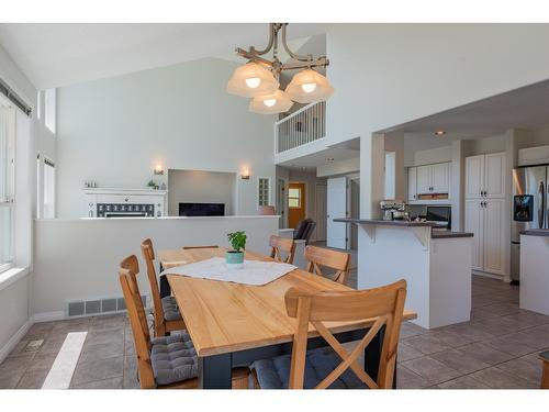 5839 Sunset Drive, Nelson, BC - Indoor Photo Showing Dining Room