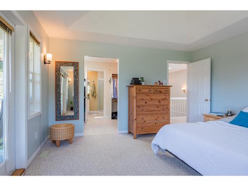 5839 Sunset Drive, Nelson, BC - Indoor Photo Showing Bedroom