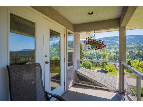 5839 Sunset Drive, Nelson, BC - Outdoor With Deck Patio Veranda With Exterior