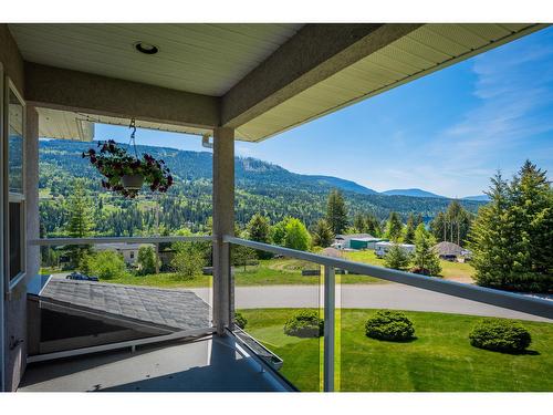 5839 Sunset Drive, Nelson, BC - Outdoor With View With Exterior