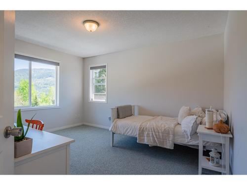 5839 Sunset Drive, Nelson, BC - Indoor Photo Showing Bathroom