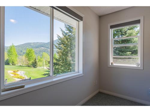 5839 Sunset Drive, Nelson, BC - Indoor Photo Showing Other Room