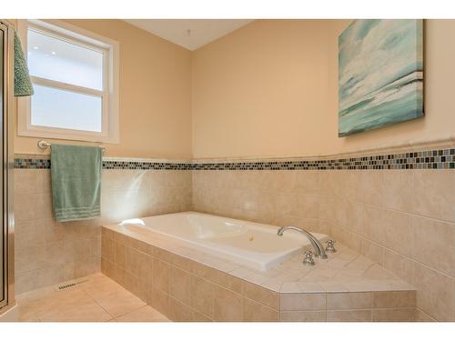 5839 Sunset Drive, Nelson, BC - Indoor Photo Showing Bathroom