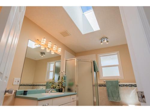 5839 Sunset Drive, Nelson, BC - Indoor Photo Showing Bathroom