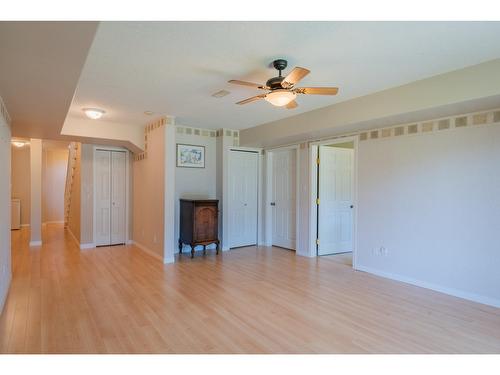 5839 Sunset Drive, Nelson, BC - Indoor Photo Showing Bedroom