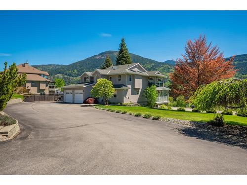 5839 Sunset Drive, Nelson, BC - Outdoor With Facade