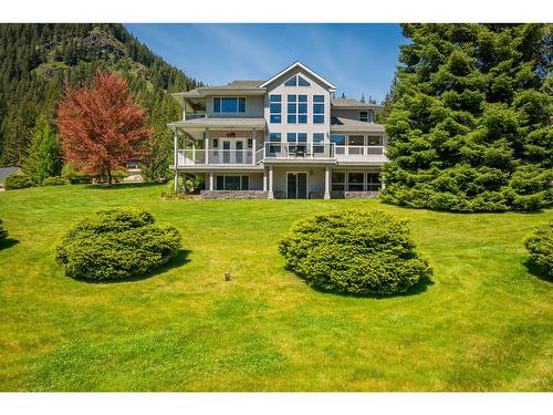 5839 Sunset Drive, Nelson, BC - Outdoor With Facade