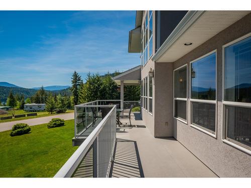 5839 Sunset Drive, Nelson, BC - Outdoor With Deck Patio Veranda With Exterior