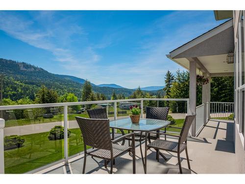 5839 Sunset Drive, Nelson, BC - Outdoor With View With Exterior
