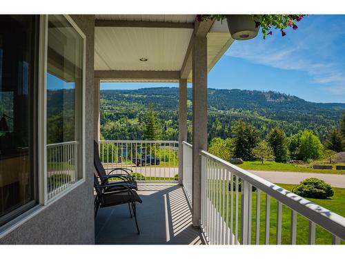 5839 Sunset Drive, Nelson, BC - Outdoor With View With Exterior