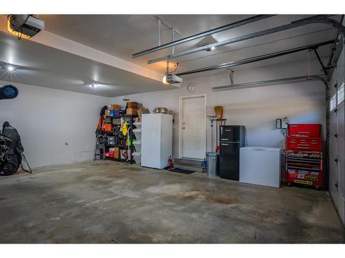 5839 Sunset Drive, Nelson, BC - Indoor Photo Showing Garage