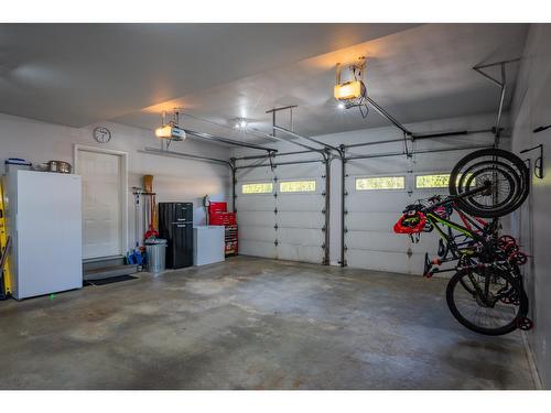 5839 Sunset Drive, Nelson, BC - Indoor Photo Showing Garage