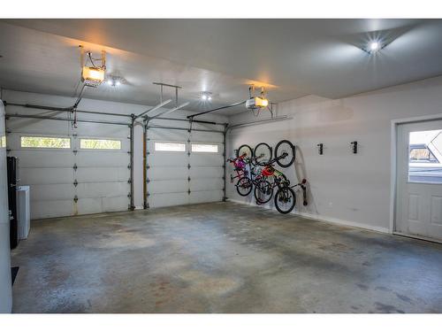 5839 Sunset Drive, Nelson, BC - Indoor Photo Showing Garage