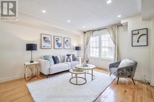 30 Jeremiah Lane, Toronto, ON - Indoor Photo Showing Living Room