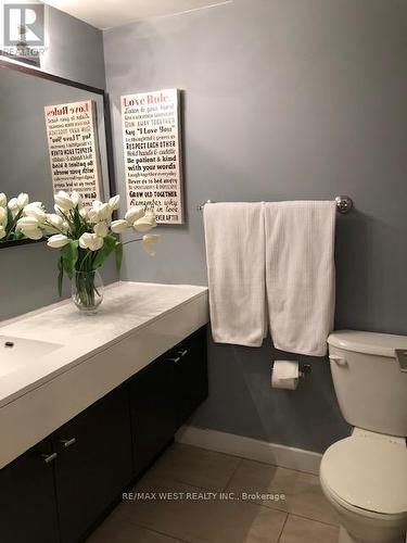 216 - 21 Nelson Street, Toronto, ON - Indoor Photo Showing Bathroom