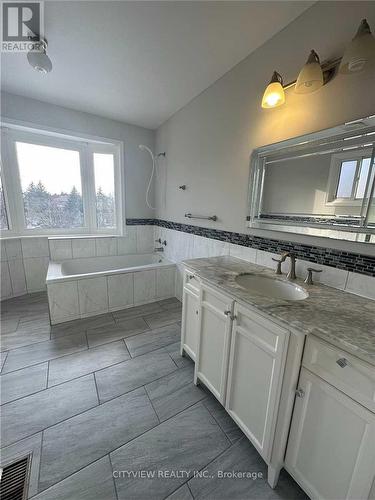 4448 Idlewilde Crescent, Mississauga, ON - Indoor Photo Showing Bathroom