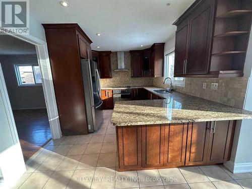 4448 Idlewilde Crescent, Mississauga, ON - Indoor Photo Showing Kitchen With Double Sink