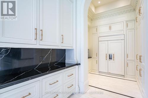 2275 Doulton Drive, Mississauga, ON - Indoor Photo Showing Kitchen